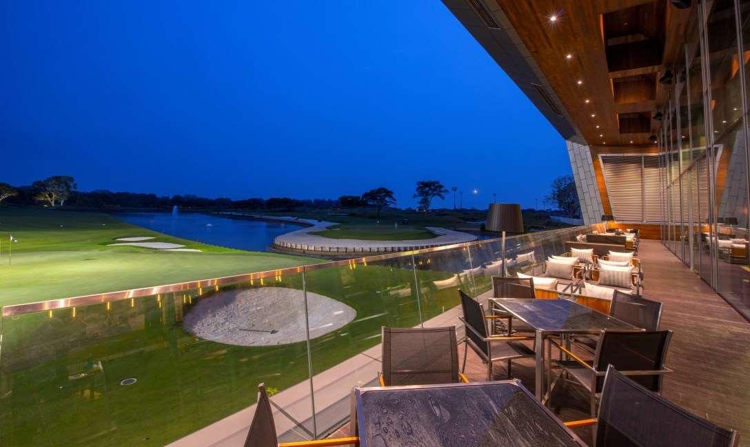 Dusit Thani Laguna Singapore Bagian luar foto The 18th green at the 2012 U.S. Open
