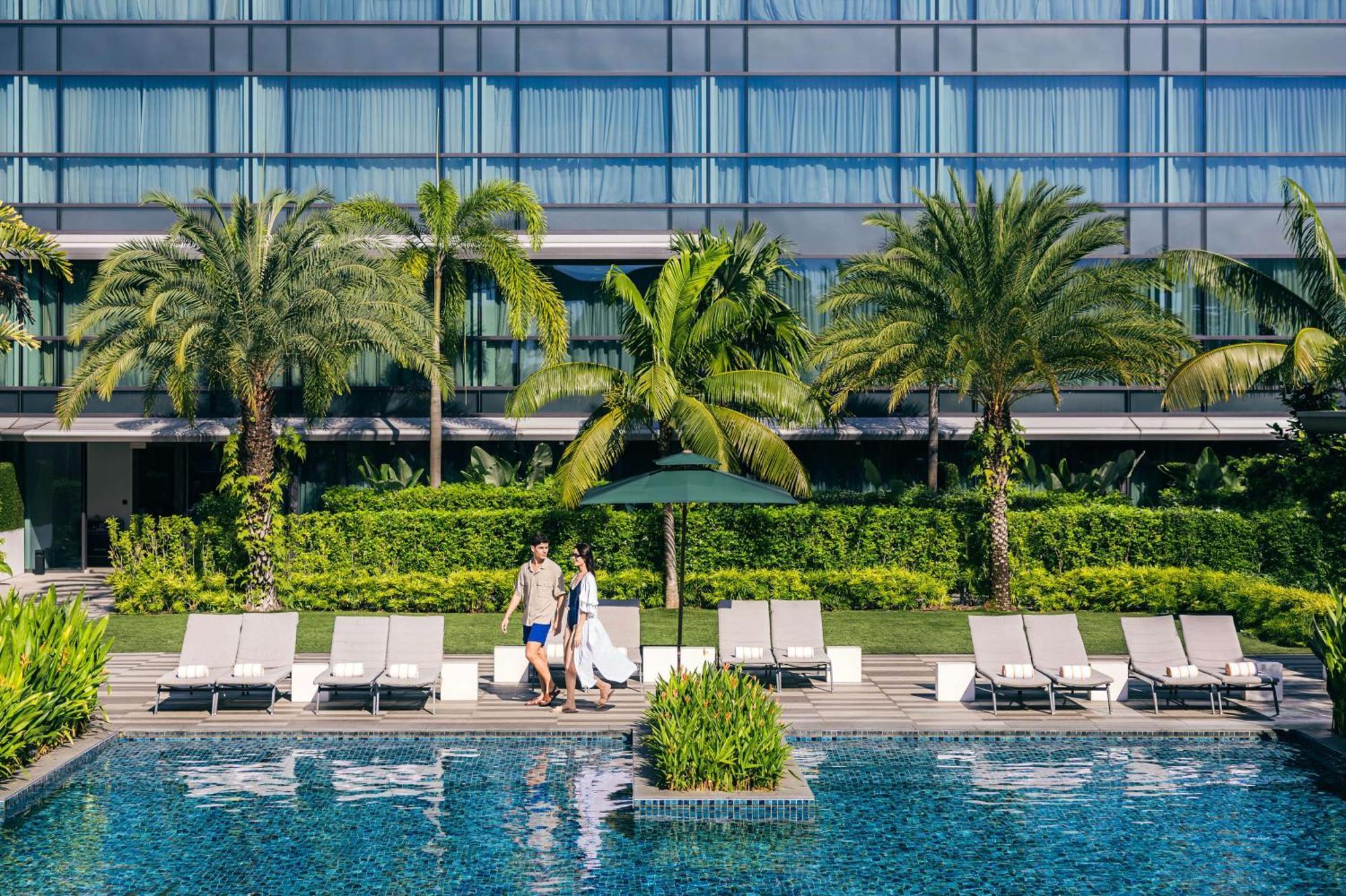 Dusit Thani Laguna Singapore Bagian luar foto The pool at the hotel